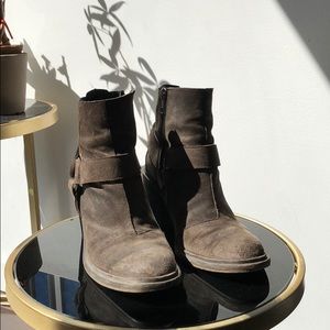 LD Tuttle Brown Suede Boots Italy US 37  3” Heel